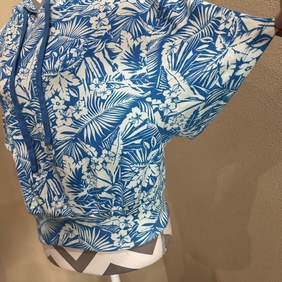 IVORY ELLA Cropped Floral Short Sleeved Hoodie, EUC! - Picture 4 of 8